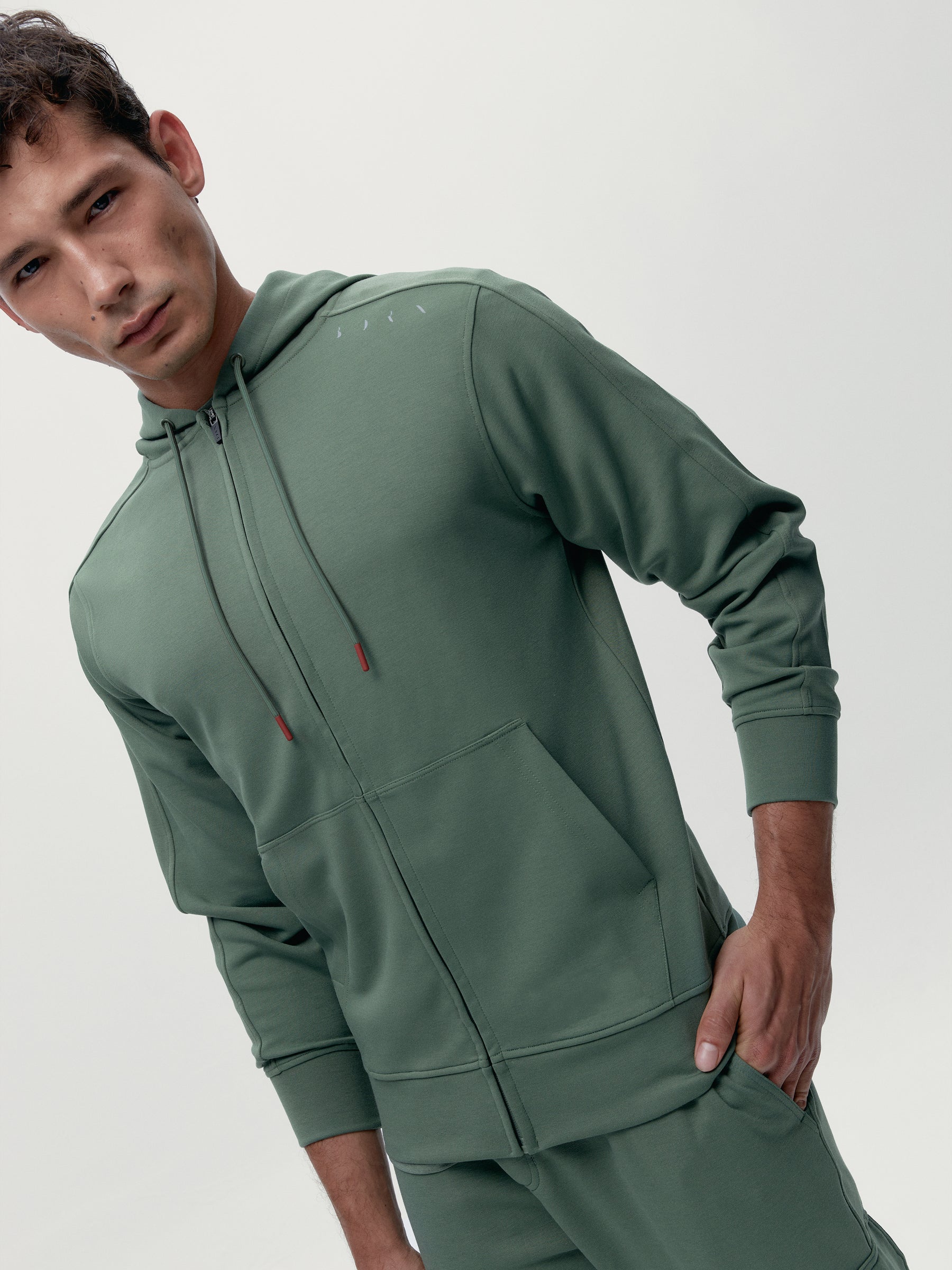 Conjunto deportivo Biafra Asparagus