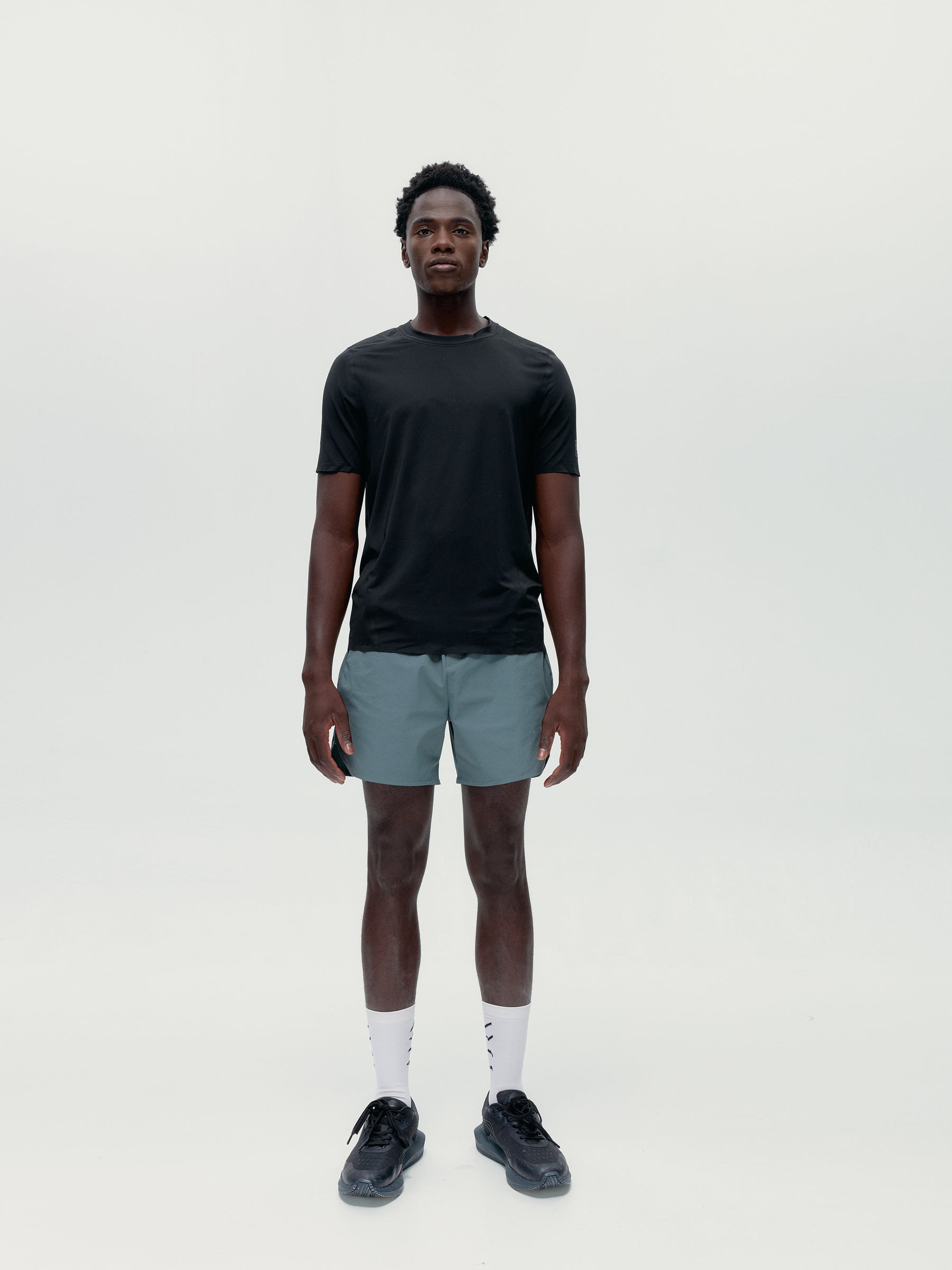 Ensemble de sport noir et gris-vert