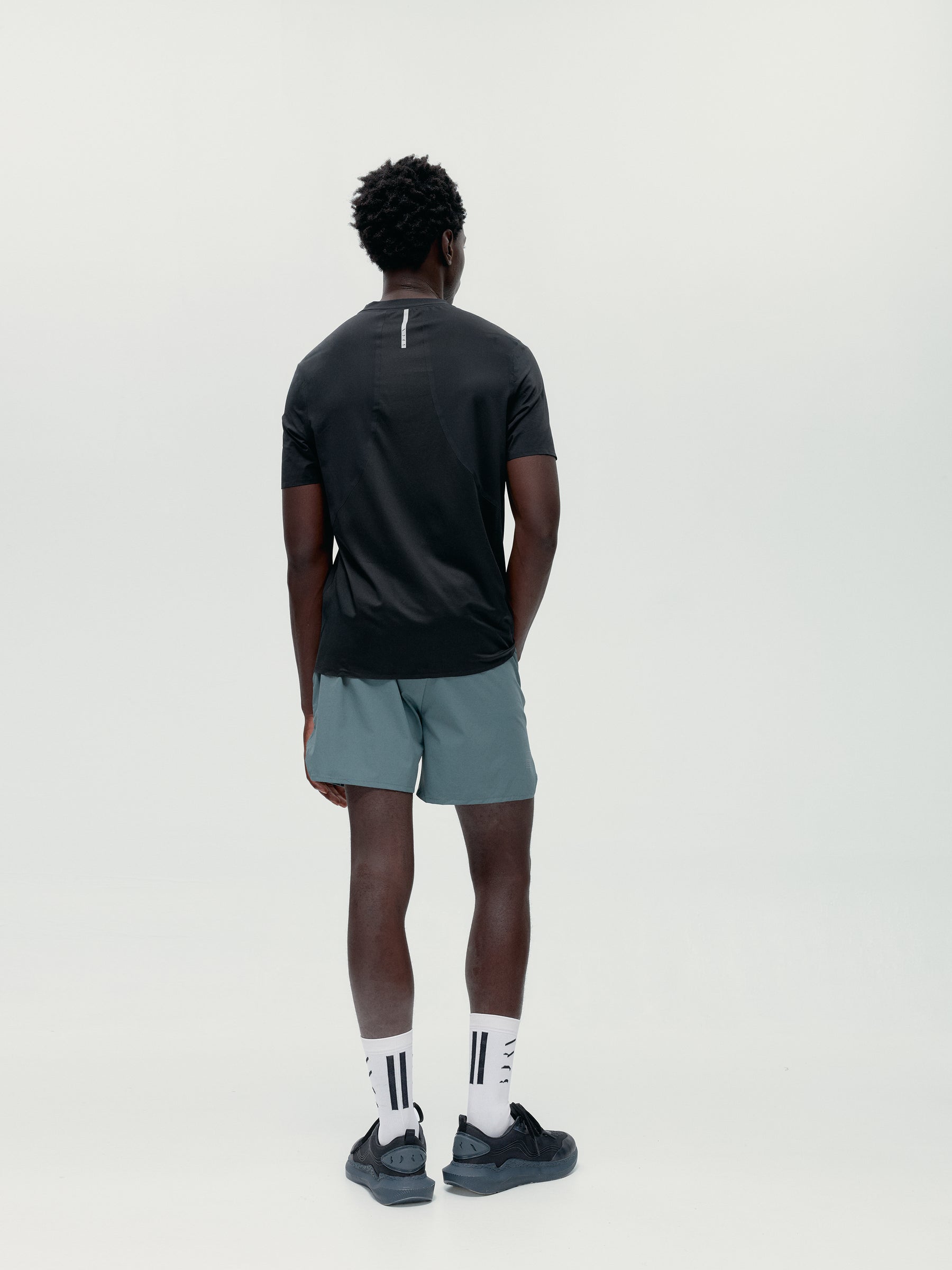 Ensemble de sport noir et gris-vert