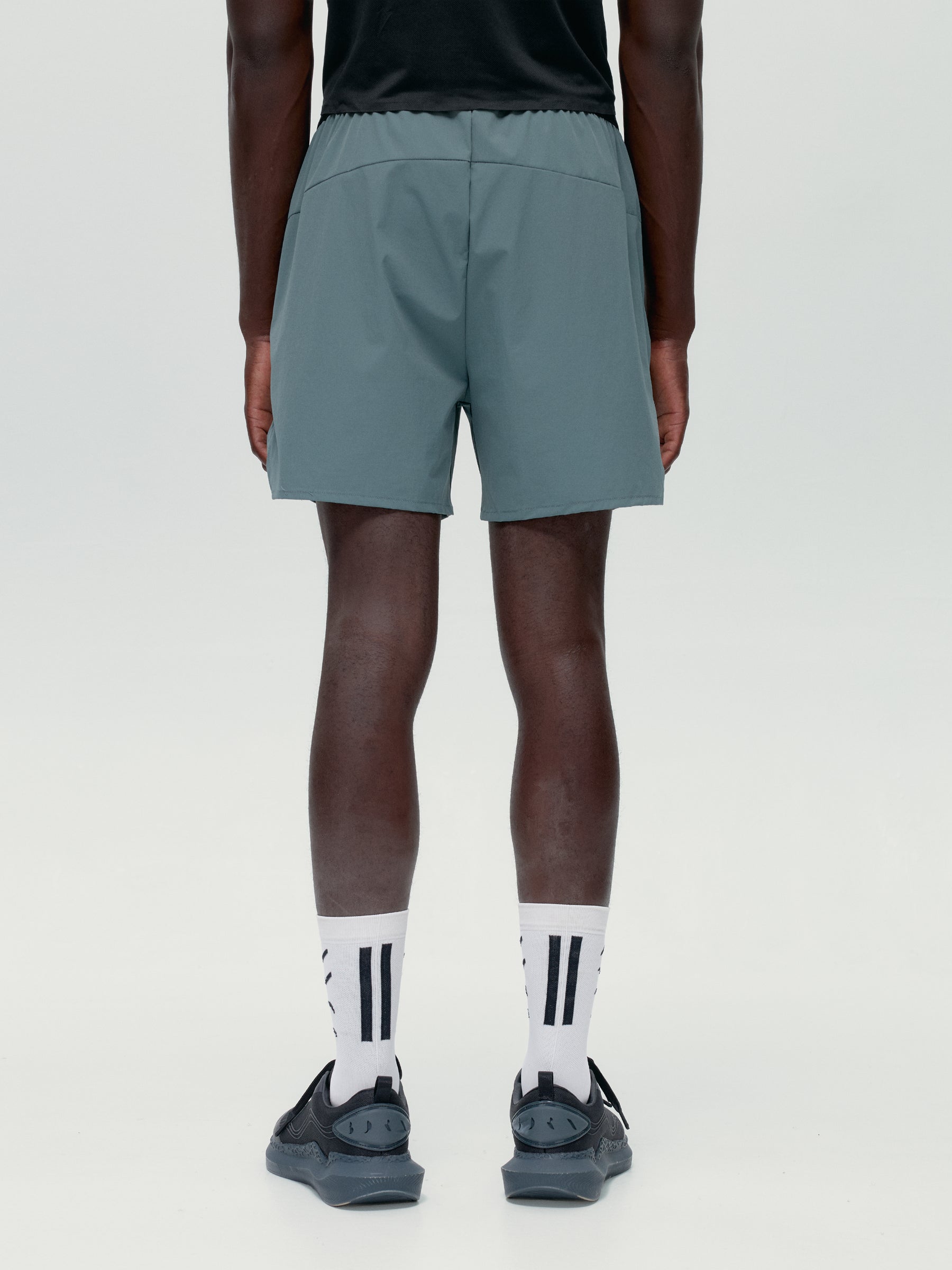 Ensemble de sport noir et gris-vert