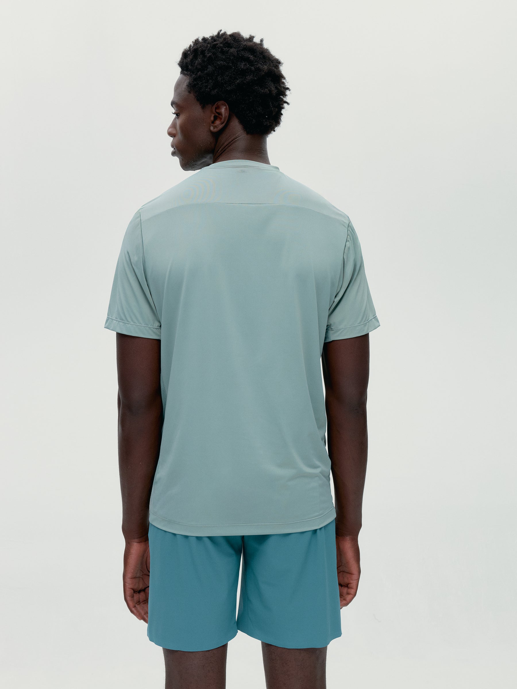 Ensemble de sport en foin vert et concombre