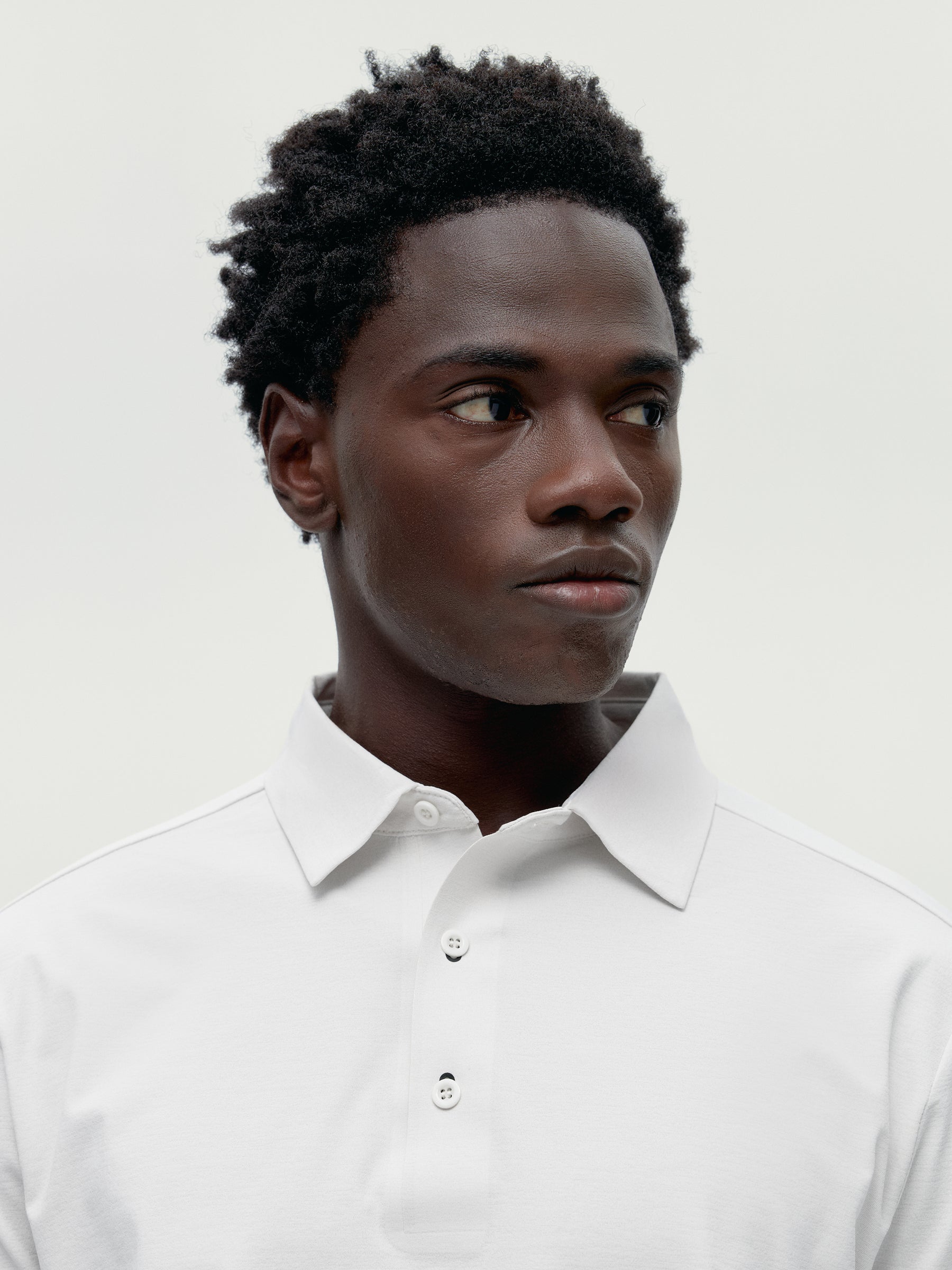 Ensemble de sport blanc et gris route