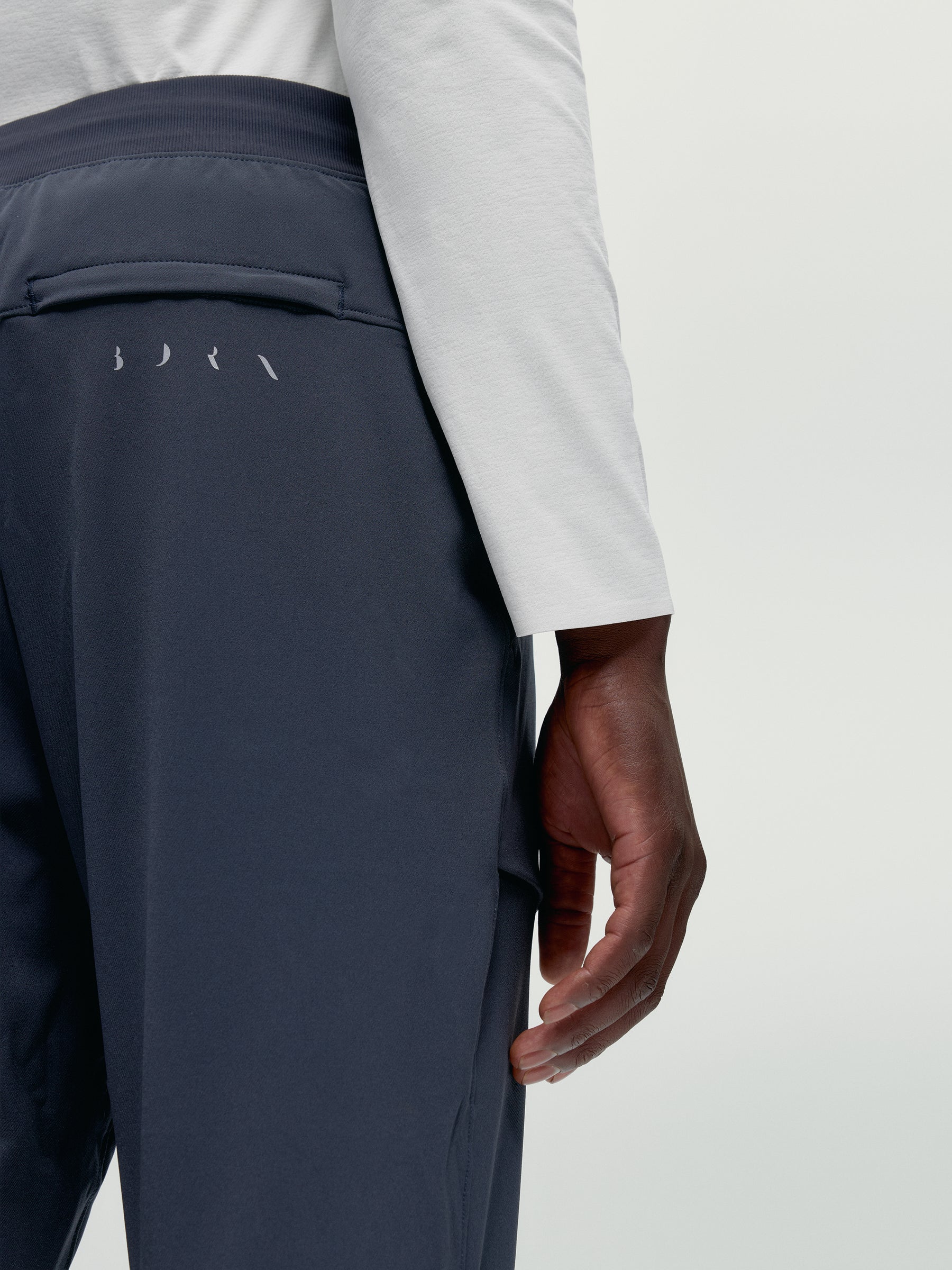 Ensemble de sport blanc et gris route