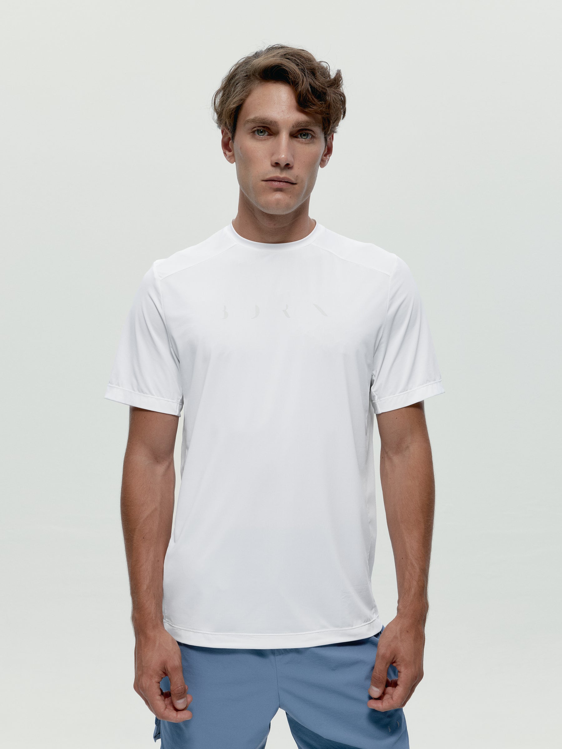 Ensemble de sport blanc et ardoise claire