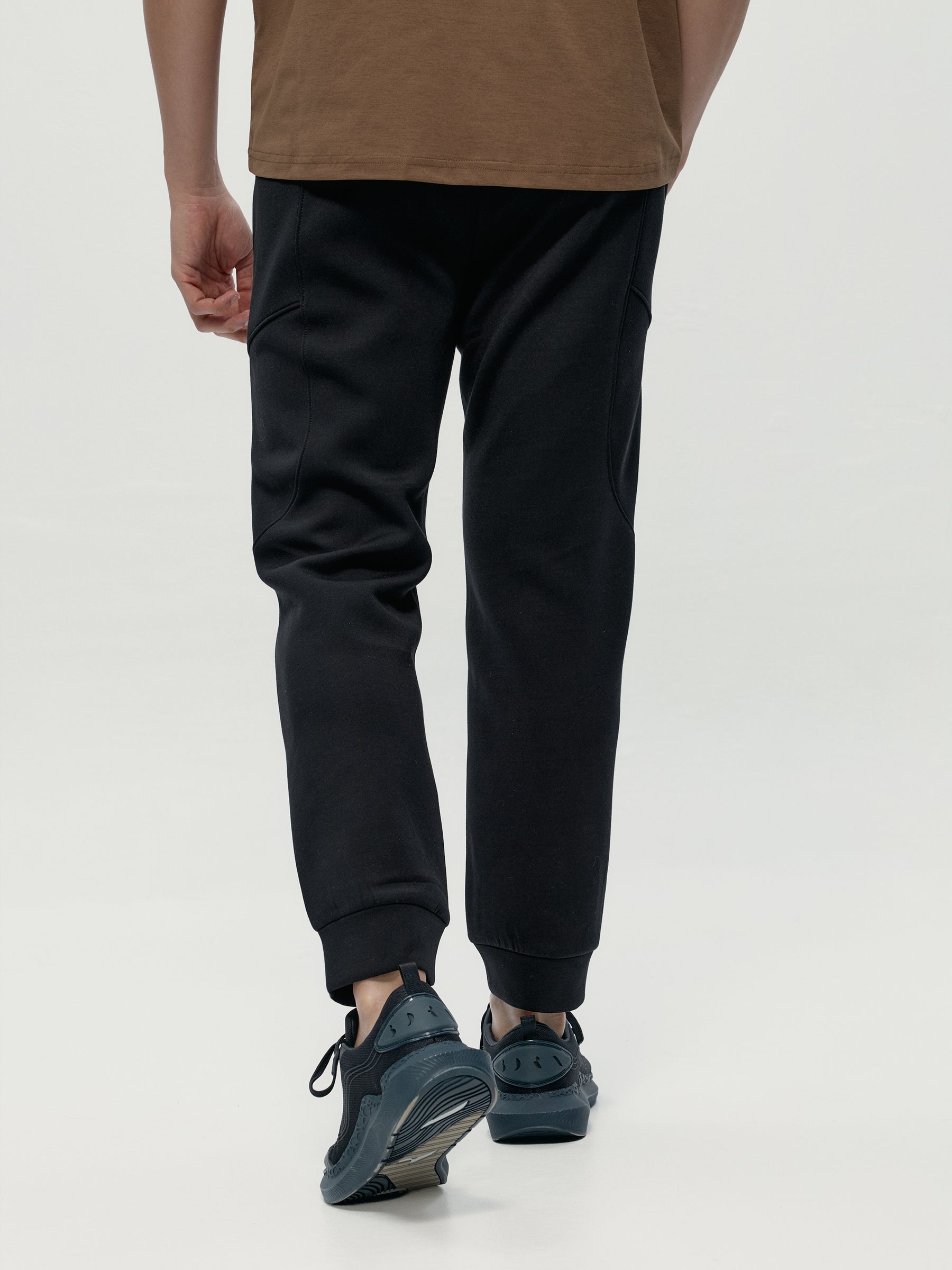 Conjunto deportivo Black + Chestnut