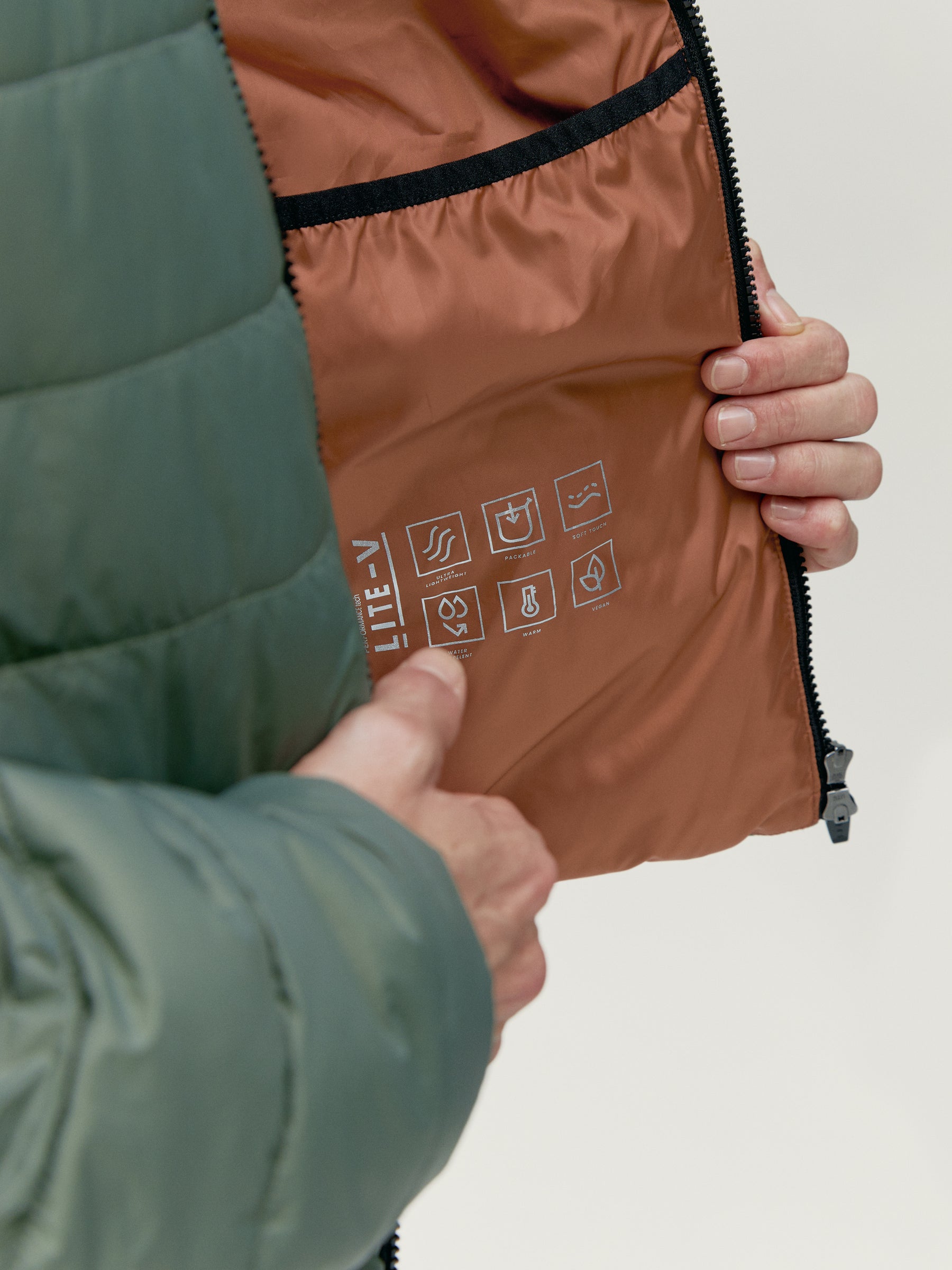 Conjunto deportivo Kariba Hunter