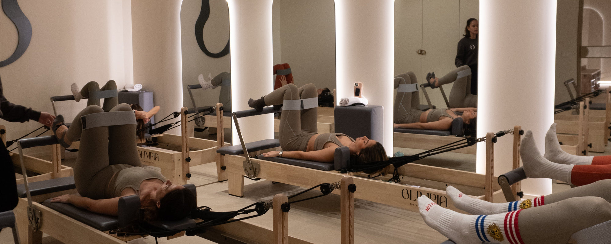 Pilates mat or pilates reformer: how do they differ and what are the benefits of each one?