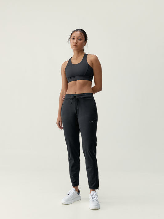Airla Jogger in Black
