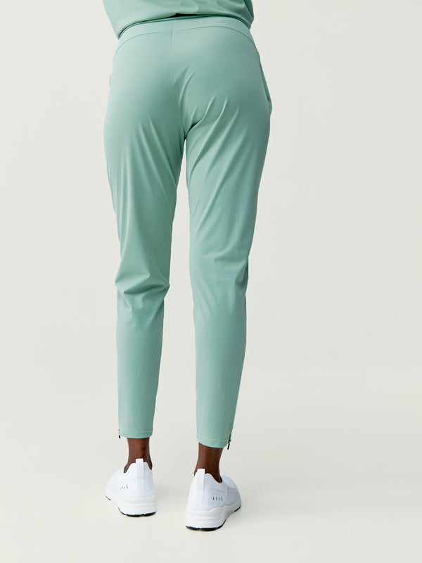 Airla Jogger in Old Green