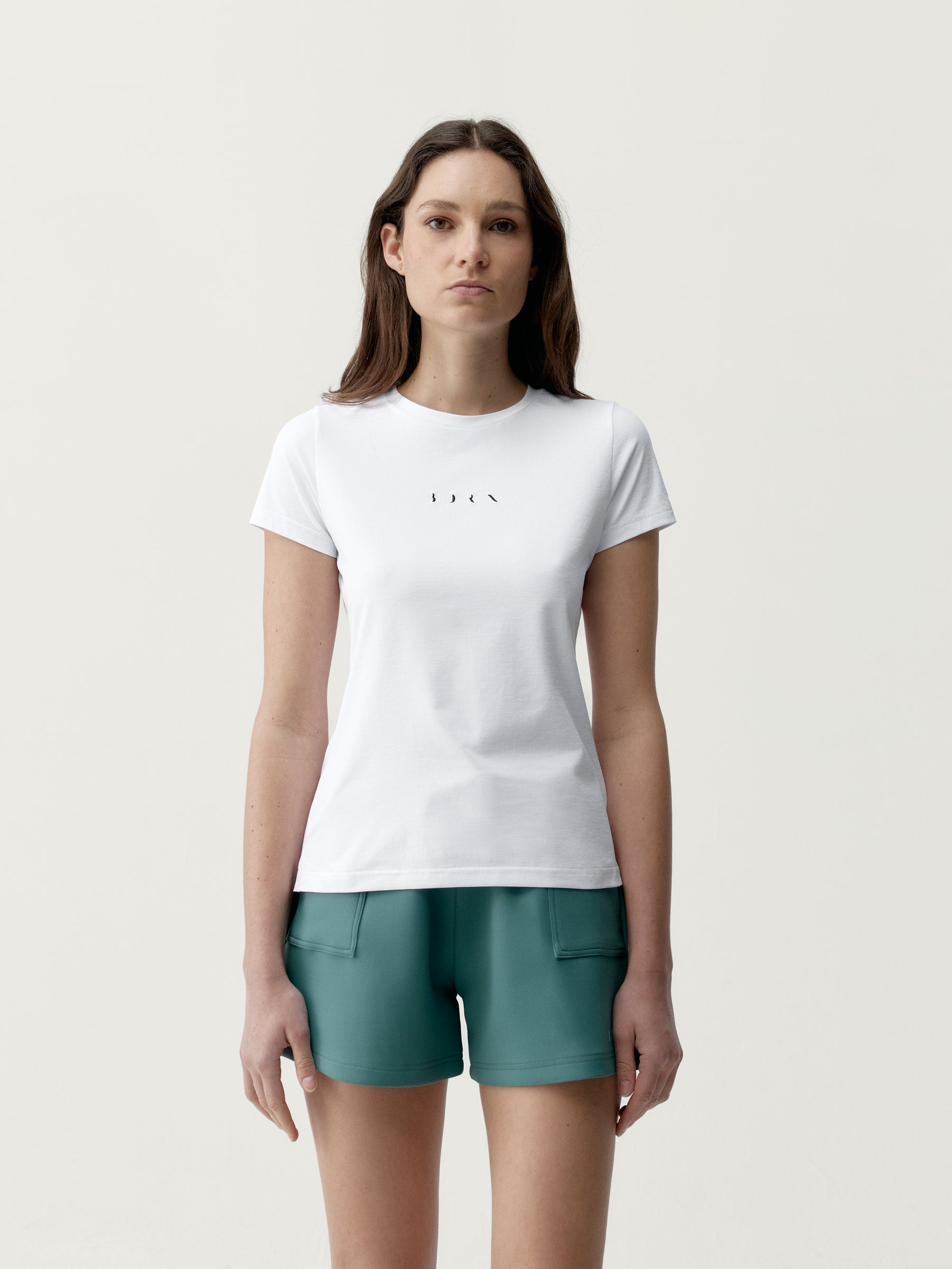 Weißer Born4me-Schuh