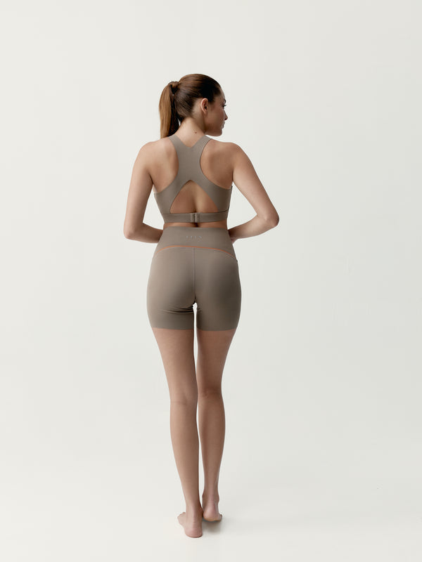 Taupe court Brone