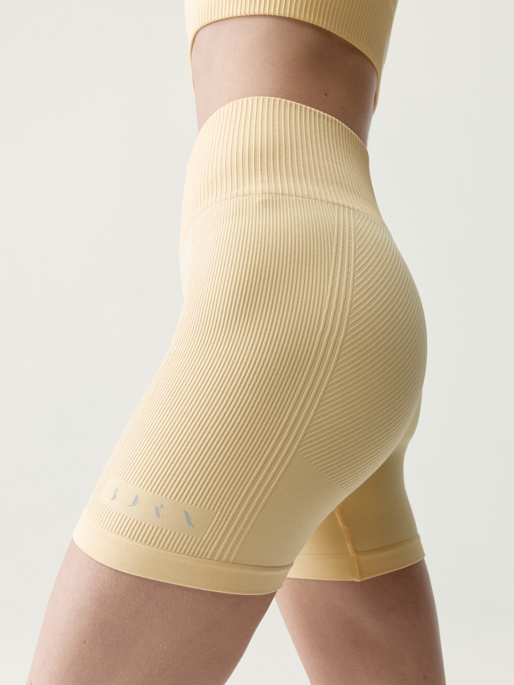 Short Lindy Yellow Sorbet