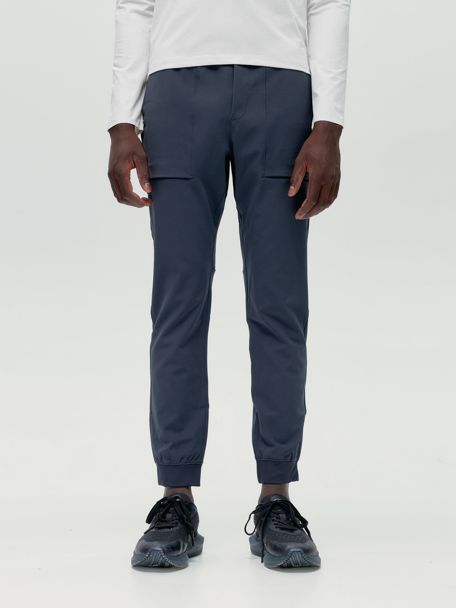 Ensemble de sport blanc et gris route