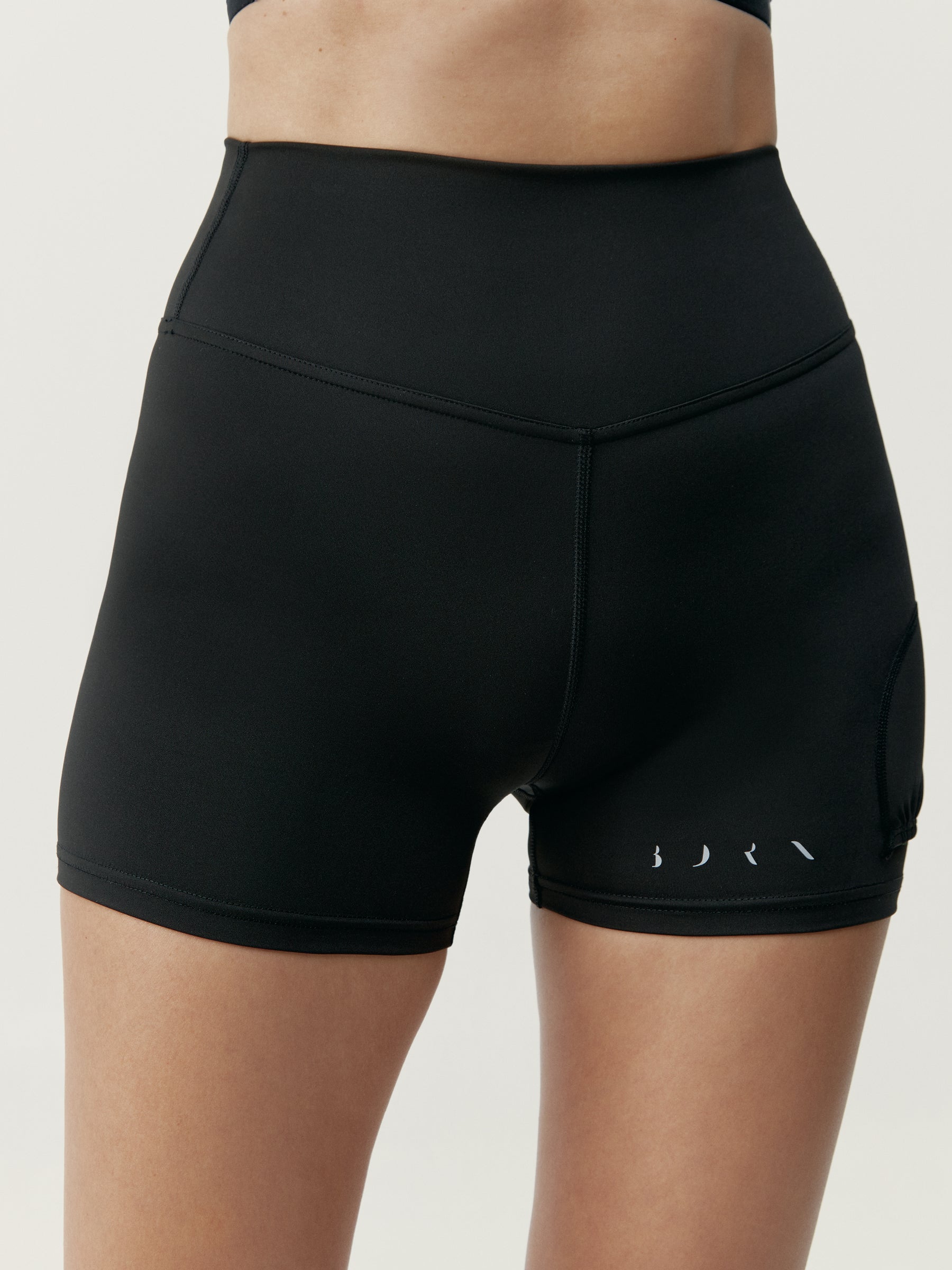 Laver Short in Black