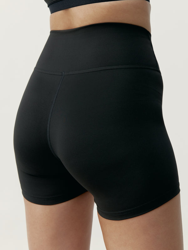 Laver Short in Black