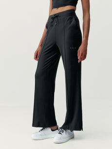 Leila Pant in Black