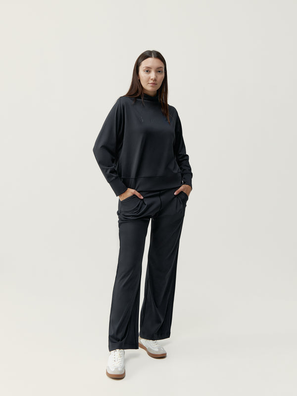 Loana Sweatshirts in Black