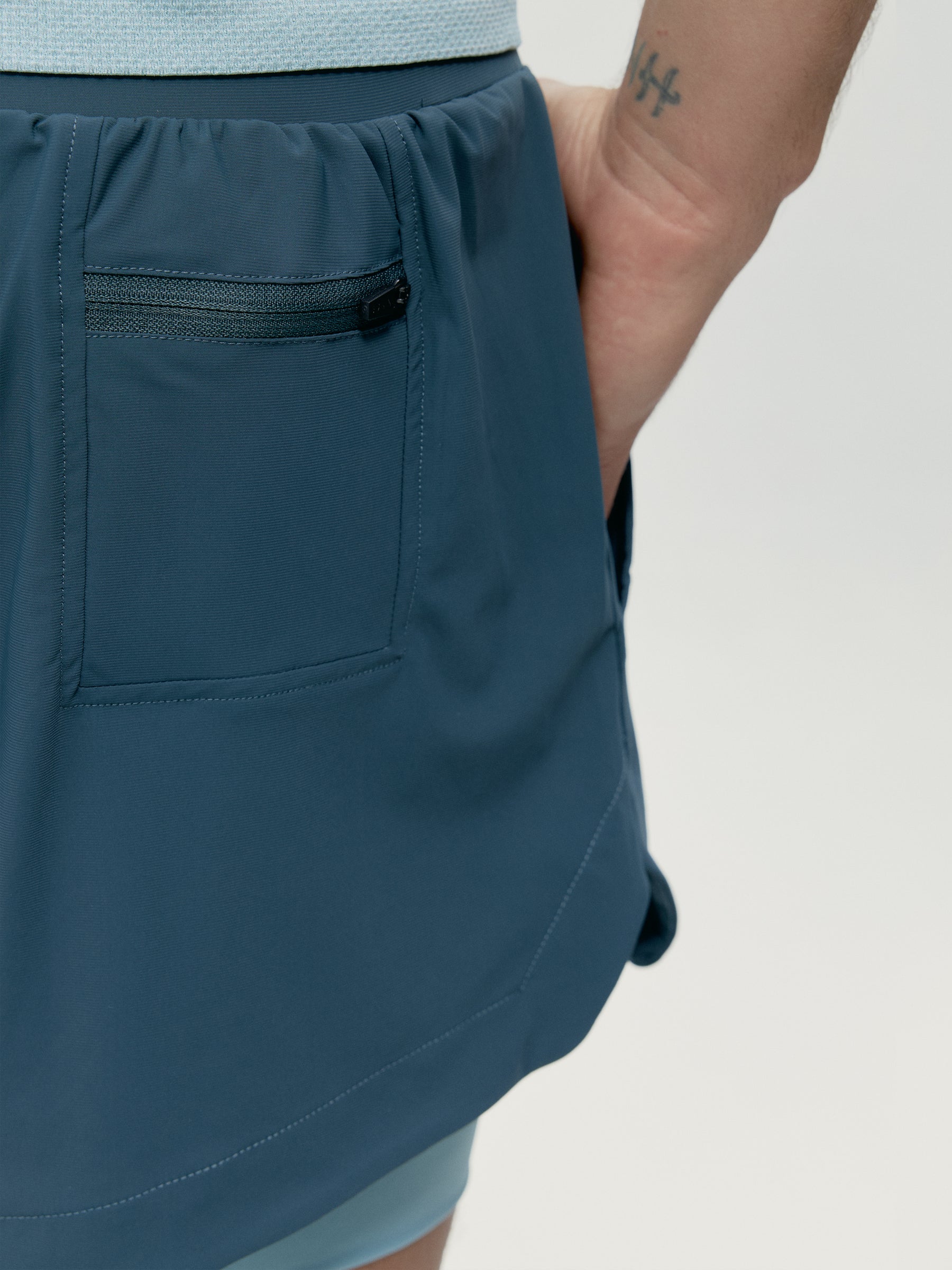 Mashu Short in Stormy Grey/Blue Chalk