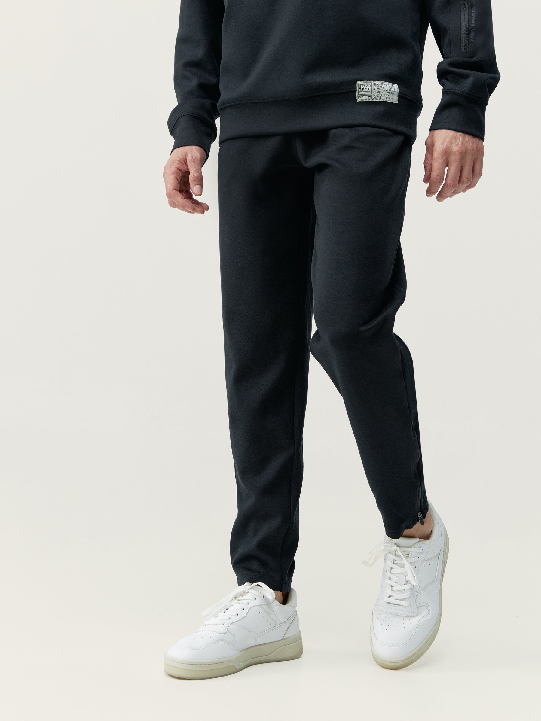 Ness Jogger in Black