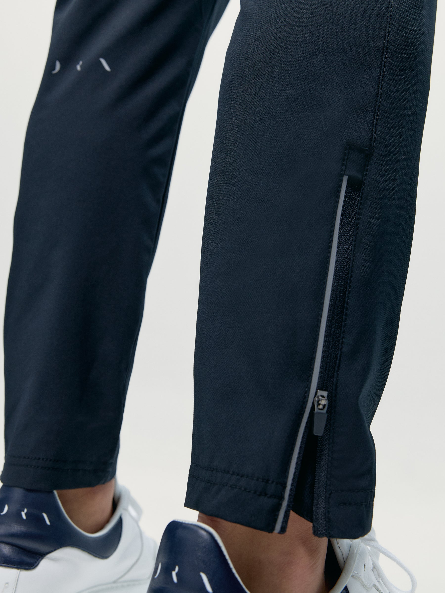 Okavango Joggers in Black