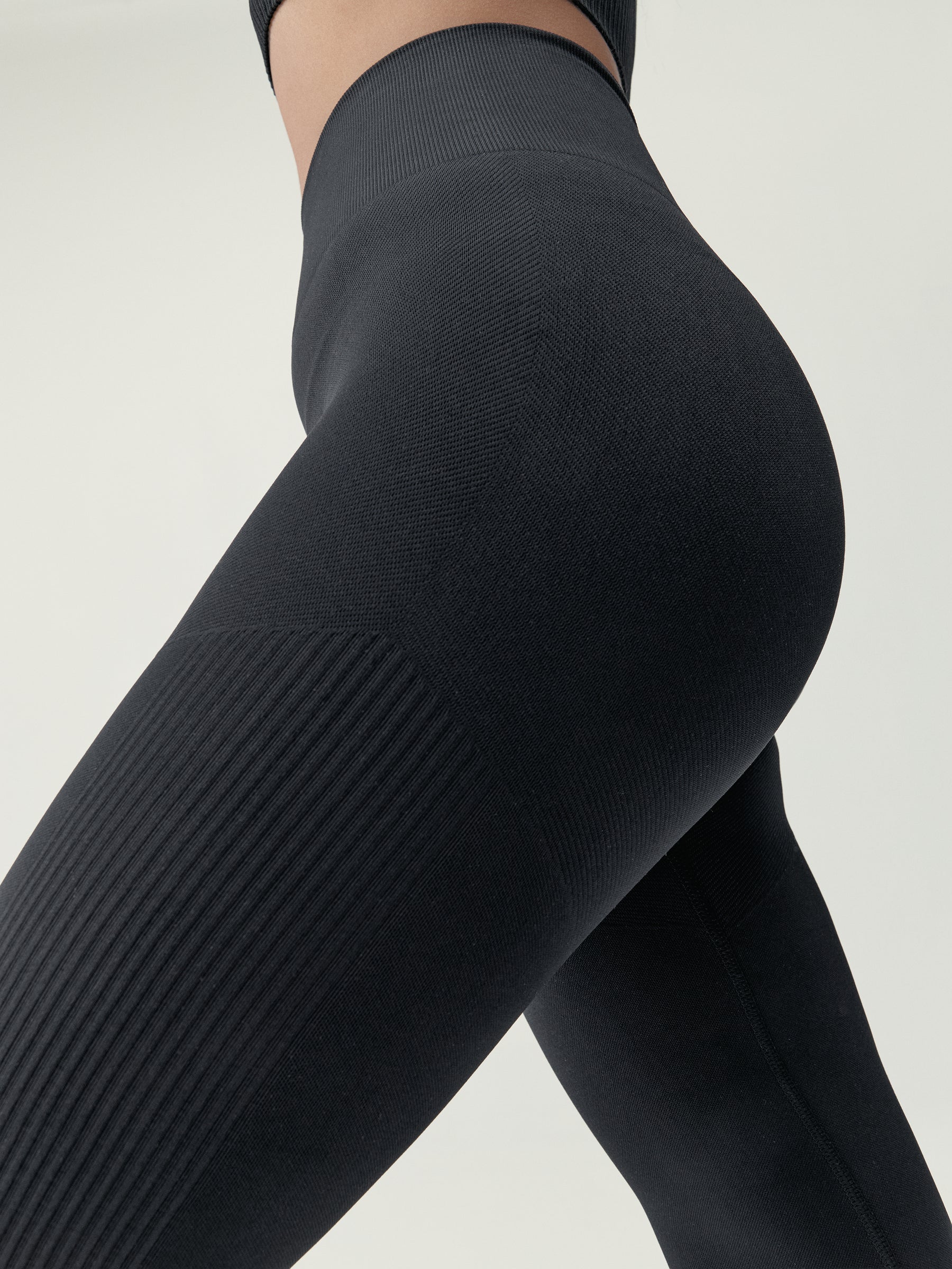 Yami Leggings in Black