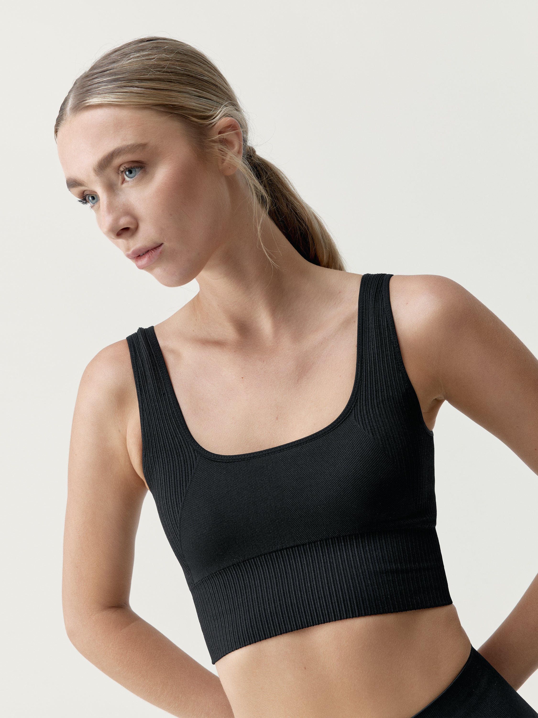 【yo BIOTOP】cropped bare bra top Black 0 yo BIOTOP】cropped bare bra top Black 0 yo BIOTOP】cropped bare