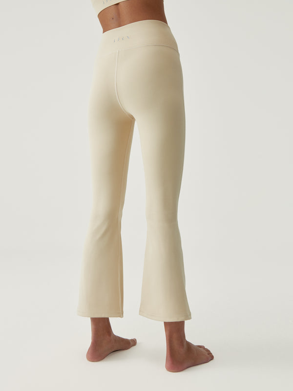 Jin Flare Leggings in Oat Milk